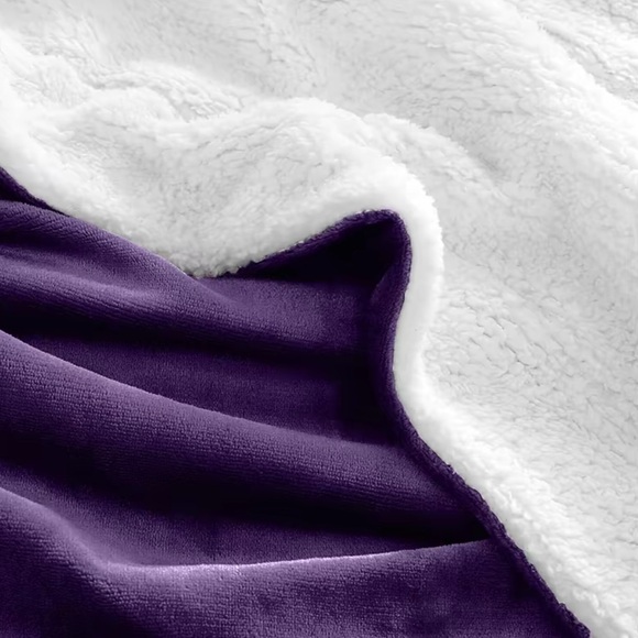 Luxurious Purple Sherpa Plush Full/Queen 90”x 90” Blanket Dual-Layer New - Picture 5 of 7